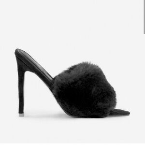 Savage Pointed toe Soft fur mules Black
